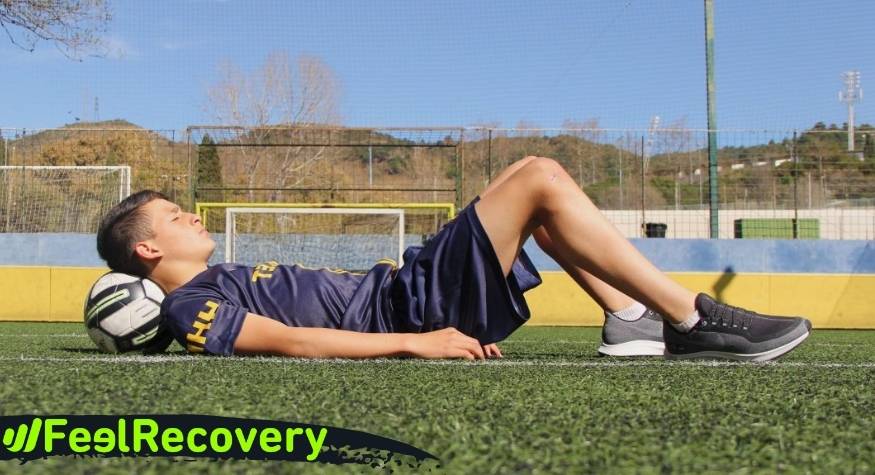 How to apply the RICE therapy to treat first aid injuries in football players?