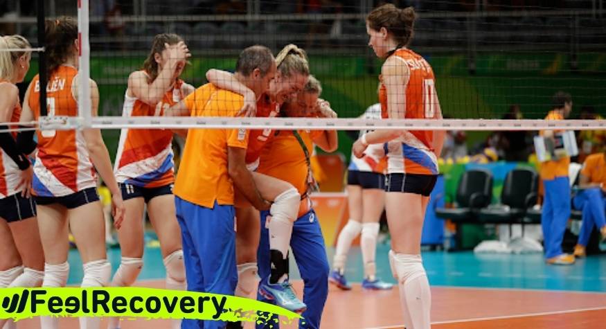 How to apply the RICE therapy to treat first aid injuries in volleyball players?