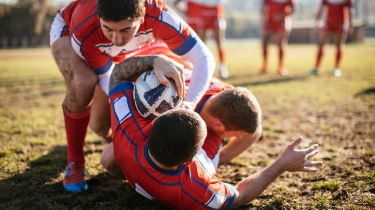 ¿Cómo elegir las mejores hombreras deportivas de compresión para rugby?