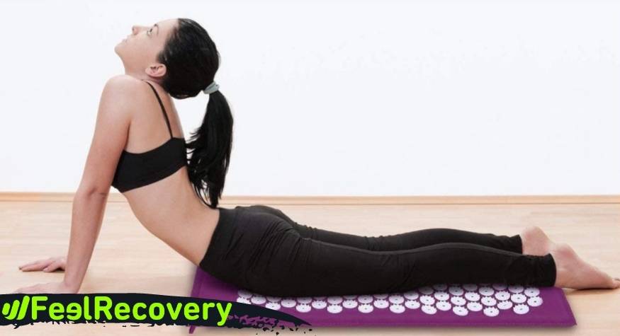 How to use a lotus flower mat to relieve muscle aches and pains?