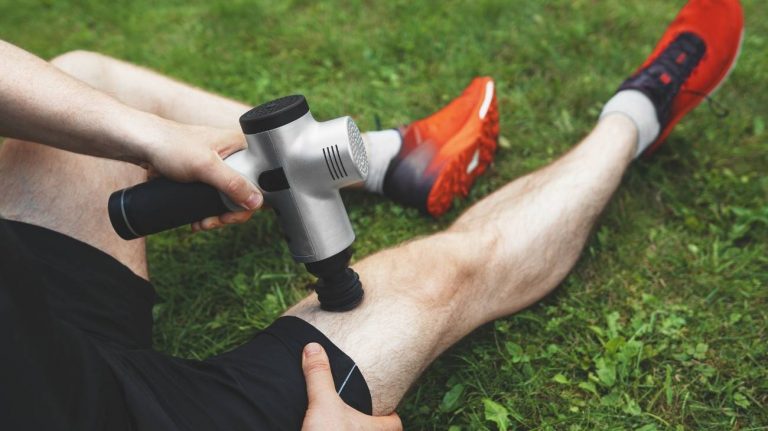 How to use a electric massager gun for athletes and improve sports performance?