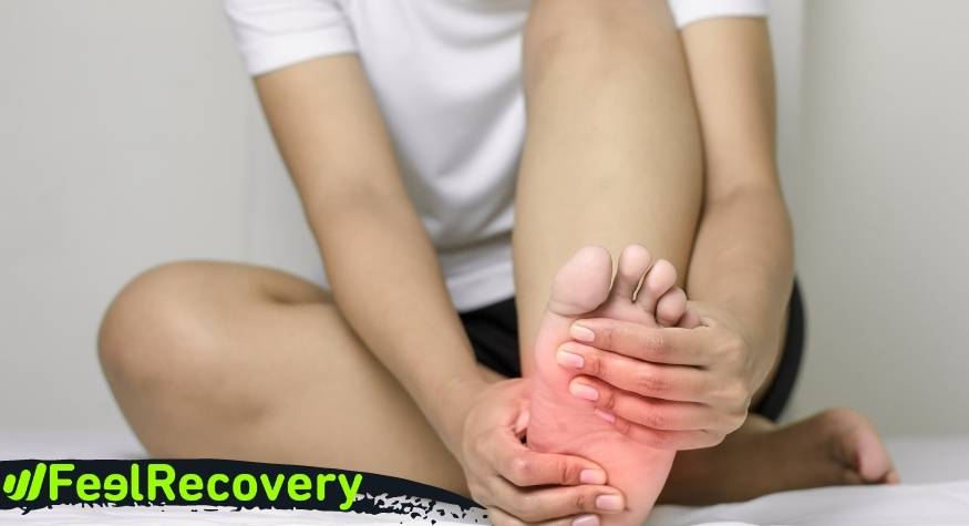What are the symptoms and types of pain that make us think we have a foot injury?