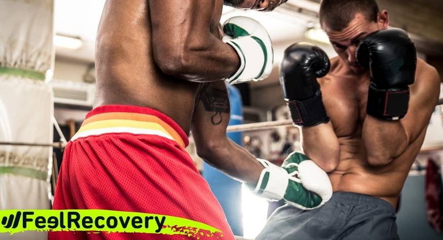 What are the most common types of shoulder injuries in combat sports such as boxing?