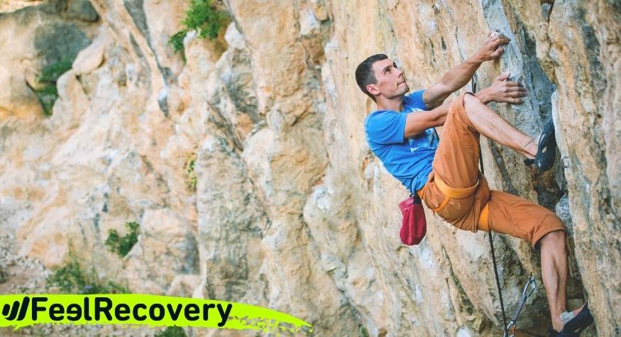 What are the most common types of knee injuries when rock climbing?