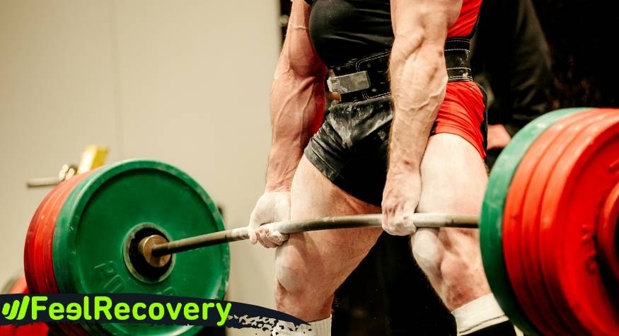 What are the most common types of injuries when weightlifting or powerlifting?