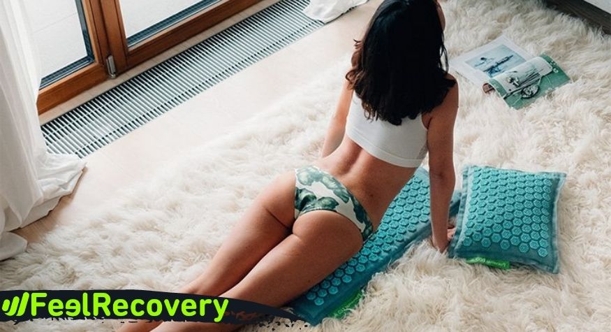 Acupressure mat for abdomen and quadriceps