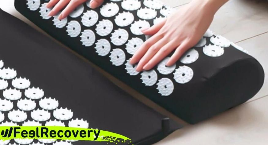 What is an acupressure mat and what are the health benefits of using it?